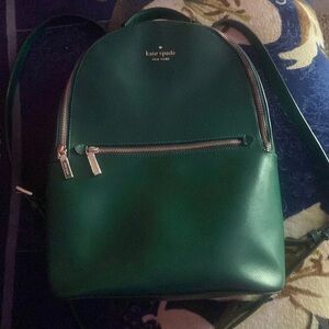 Chelsea Medium Backpack dark green